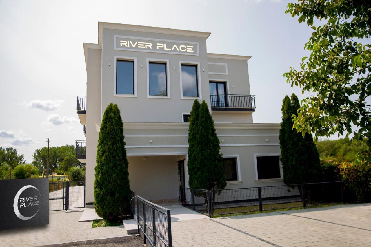 River Place Πιτέστι Εξωτερικό φωτογραφία
