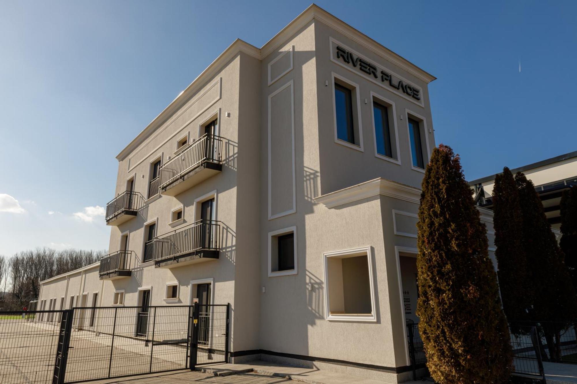 River Place Πιτέστι Εξωτερικό φωτογραφία