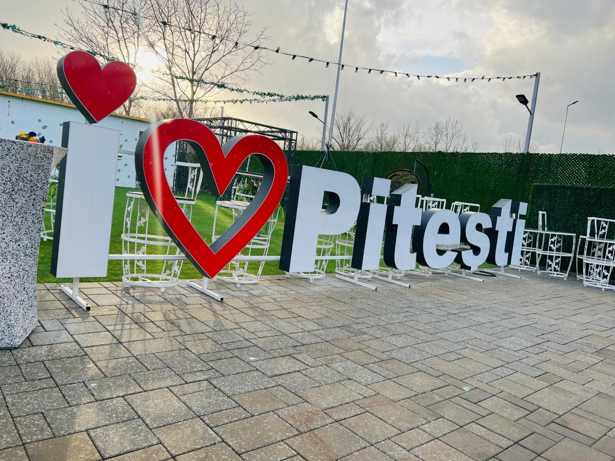 River Place Πιτέστι Εξωτερικό φωτογραφία