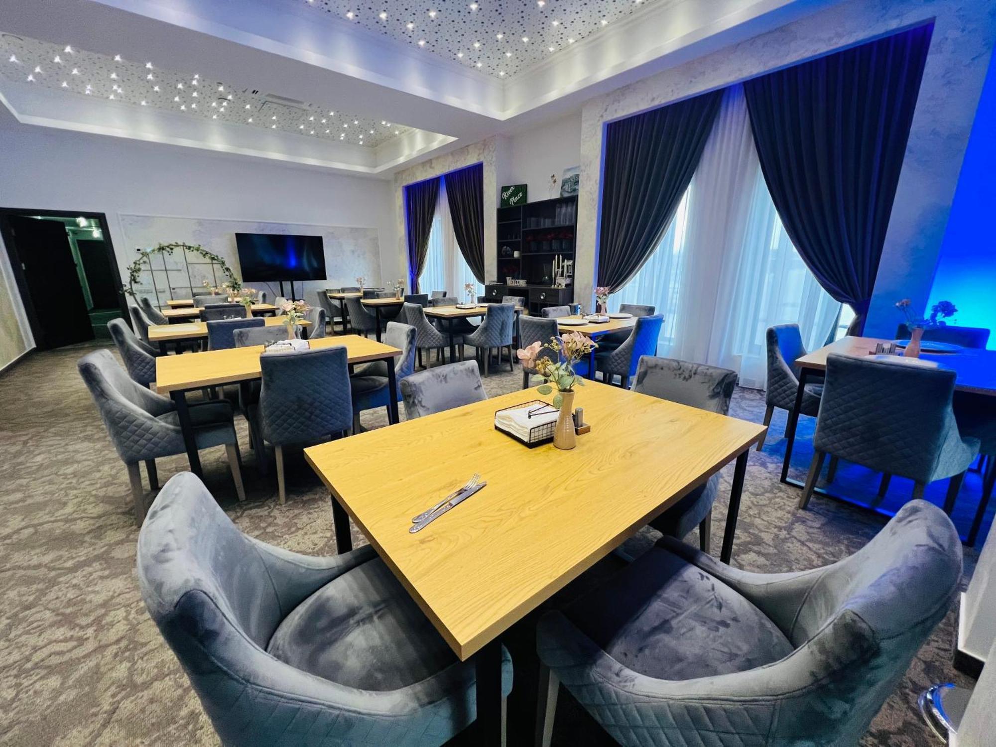 River Place Πιτέστι Εξωτερικό φωτογραφία