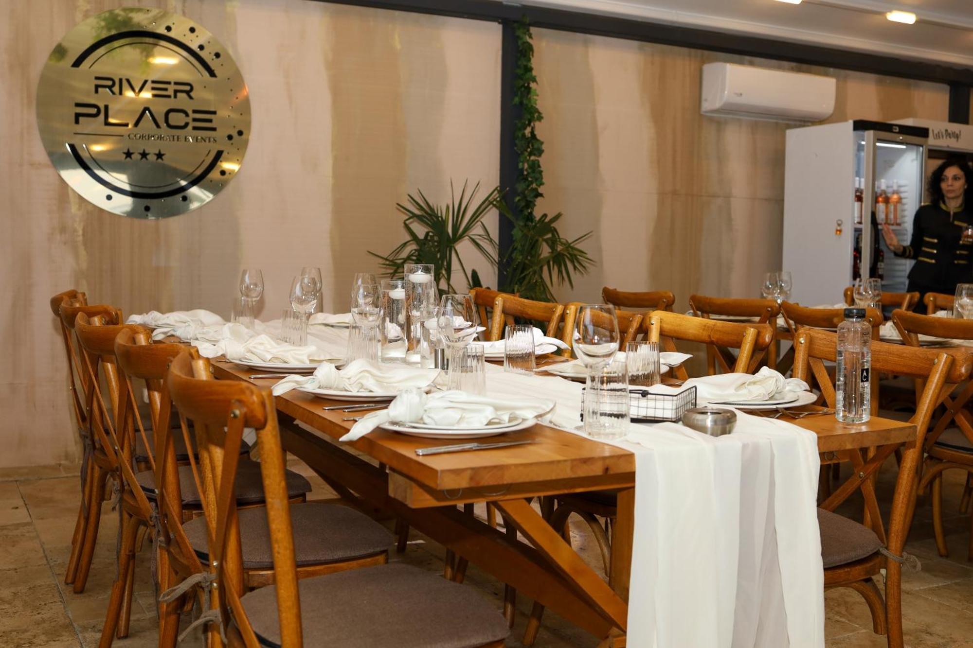 River Place Πιτέστι Εξωτερικό φωτογραφία