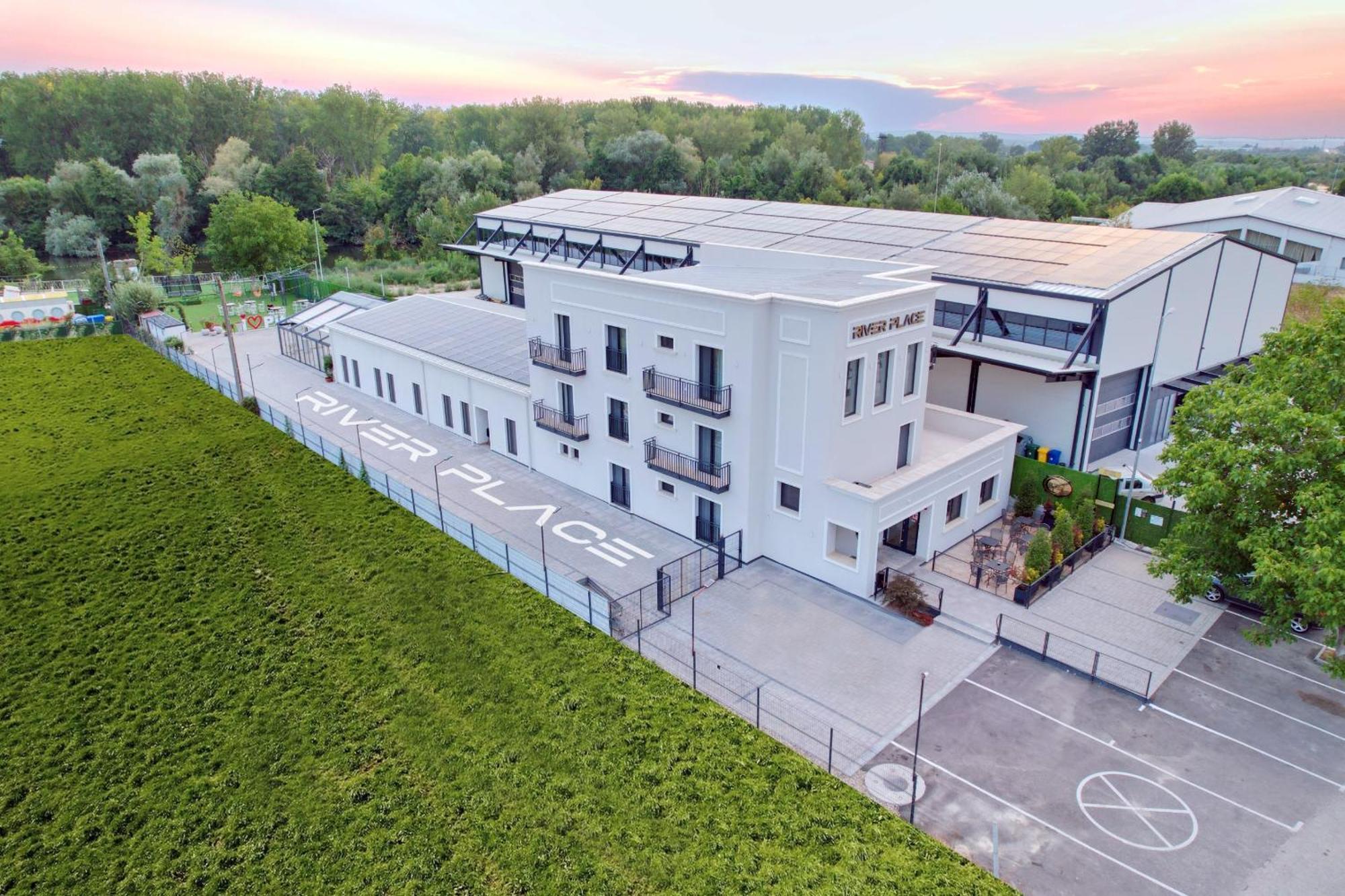 River Place Πιτέστι Εξωτερικό φωτογραφία