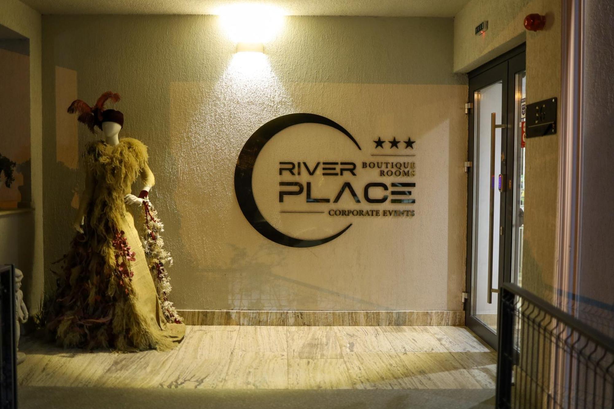 River Place Πιτέστι Εξωτερικό φωτογραφία